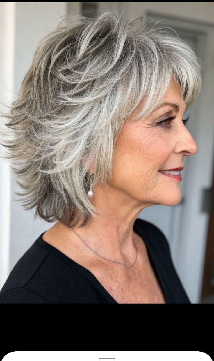 Bob court structuré pour cheveux fins après 50 ans